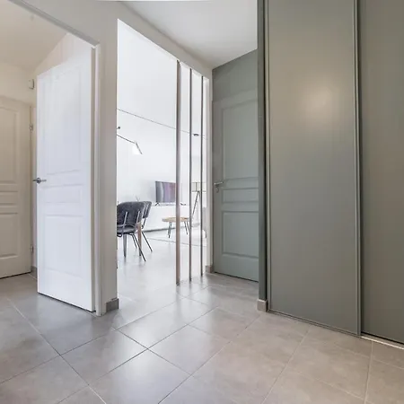 Elegant T3 Au Panier Vieux Port Avec Terrasse Privee Et Parking Appartement Marseille