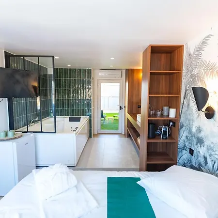 Du Mont D'or - Baignoire - Minibar Offert