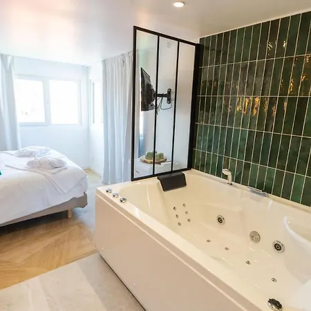 Du Mont D'or - Baignoire - Minibar Offert Love hotel Marseille