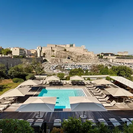 Hotel Radisson Blu Vieux Port 4*