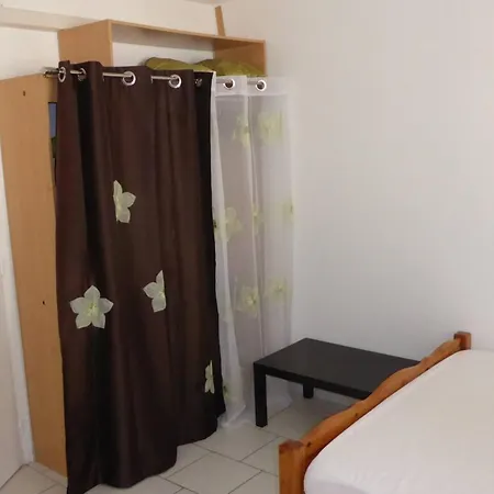 Appartement D'une Avec Terrasse Et Wifi A