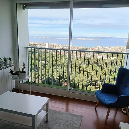 **** Roy D Espagne, Up To 7 People, View In Safe **** Marseille