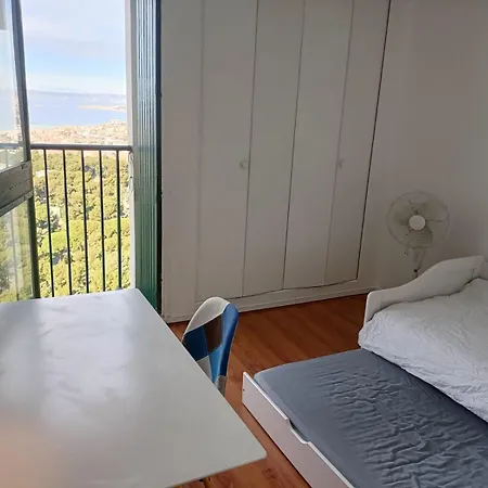 **** Roy D Espagne, Up To 7 People, View In Safe **** * Marseille