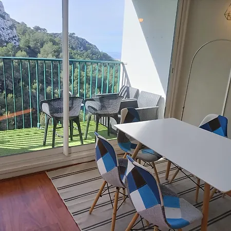 **** Roy D Espagne, Up To 7 People, View In Safe **** Marseille