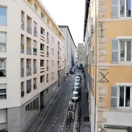 Bright Close To Centre Apartment