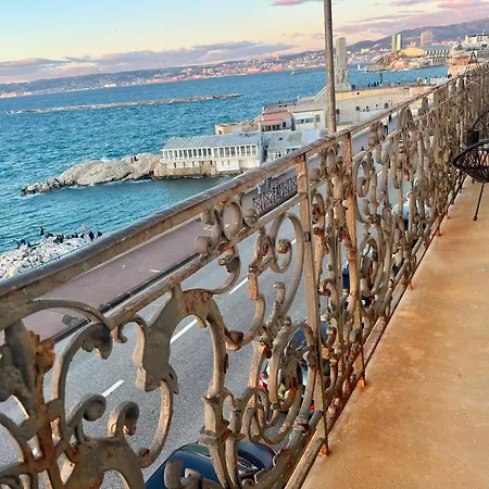 Appartement Sur La Corniche Kennedy Face A La