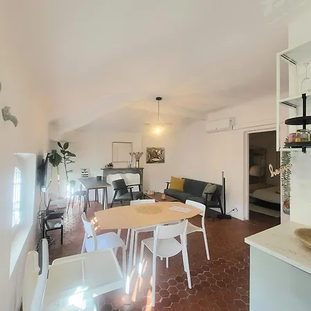 Au Coeur De Marseille, Le Stassi