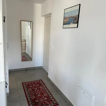 Apparemment Lumineux Apartment