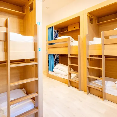 The People - Hostel *