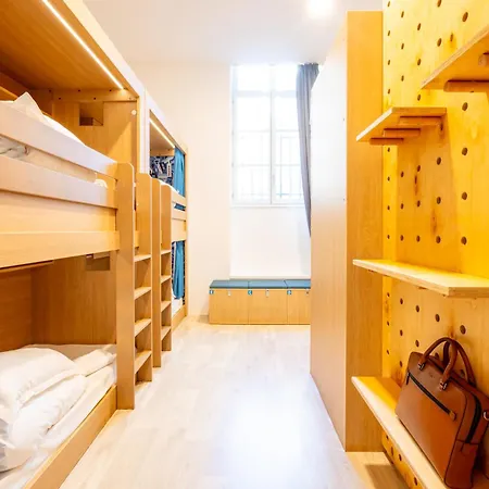 The People - Hostel