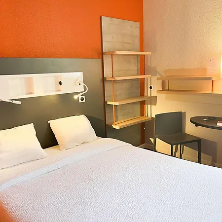 Ibis Budget Vieux Port Hotel 2*