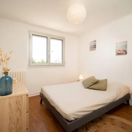 Fully Equipped With Parking 6 Beds Apartment Marseille