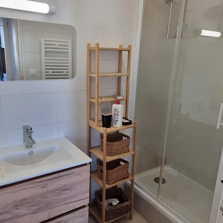 Apartment Fully Equipped With Parking 6 Beds
