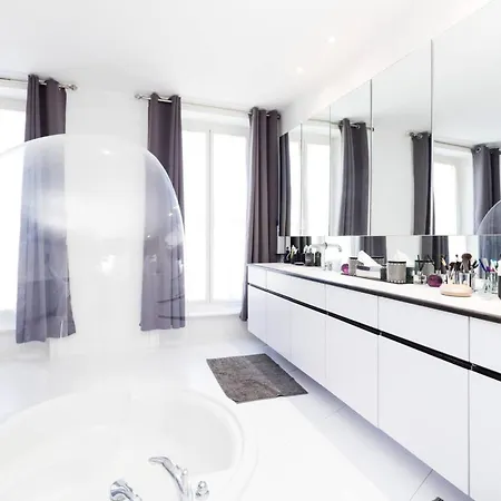 Grande Avec Jacuzzi A Holiday home Marseille