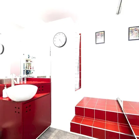 Grande Avec Jacuzzi A Holiday home *