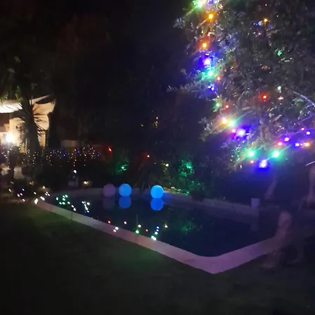 En Sous Sol De Avec Acces Jardin Et Piscine Marseille