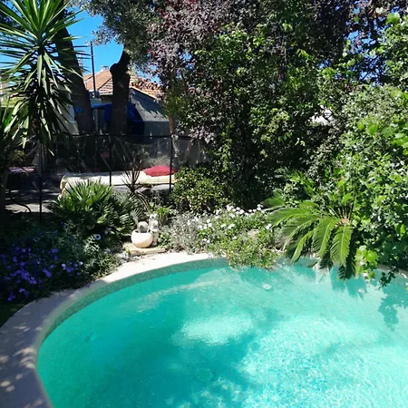 Guest house En Sous Sol De Avec Acces Jardin Et Piscine Marseille