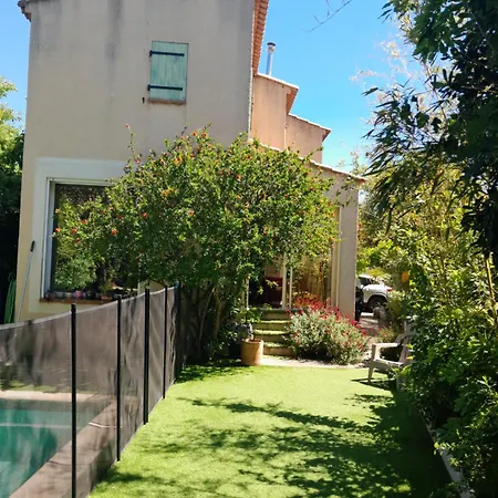 Guest house En Sous Sol De Avec Acces Jardin Et Piscine *