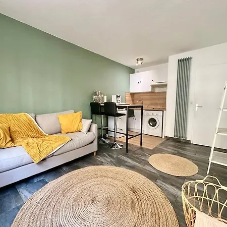 Apartment Carre Or Paradis