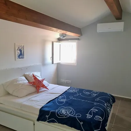 Apartment T3 Duplex Sous Les Toits De Panier Vieux Port Marseille