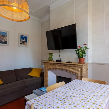 T4 Cours Julien Proche Vieux-port - Parking Gratuit Marsilya