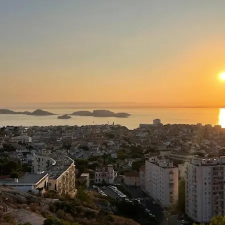 Sur La Corniche
