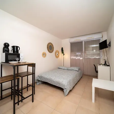 Grand Studio Tout équipe à 6min De St Charles Apartamento *