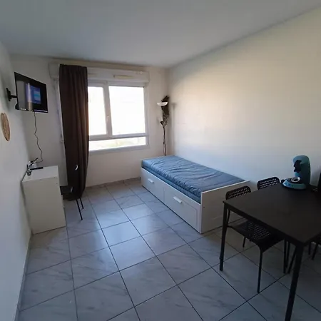 Grand Studio Tout équipe à 6min De St Charles Apartamento