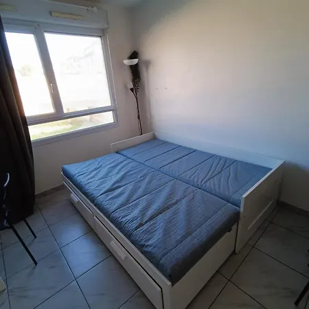 Grand Studio Tout équipe à 6min De St Charles Apartamento
