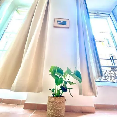 Apartment Votre Pied-a-terre A T3 Cosy A Deux Pas Du Vieux-port Marseille