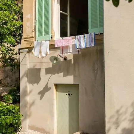 Medje, Corniche Kennedy A 100m La Mer Villa Marseille