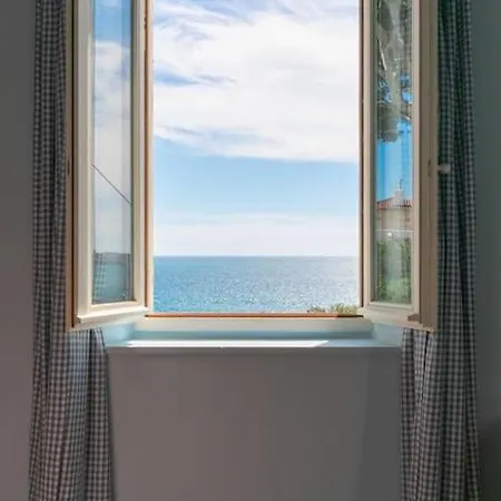 Medje, Corniche Kennedy A 100m La Mer Villa *