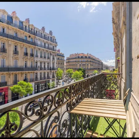 Sur La Rue De La Republique Апартаменты