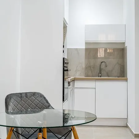 Fully-equipped In Panier Close To Business Area Joliette And Old-port *