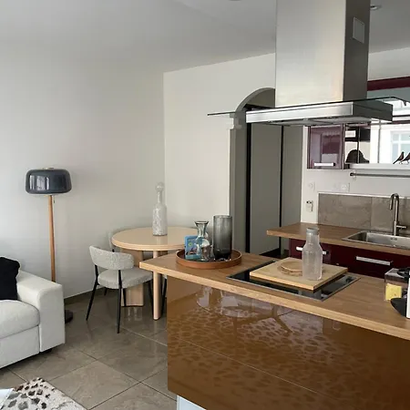 M Du Prado Apartment Marseille