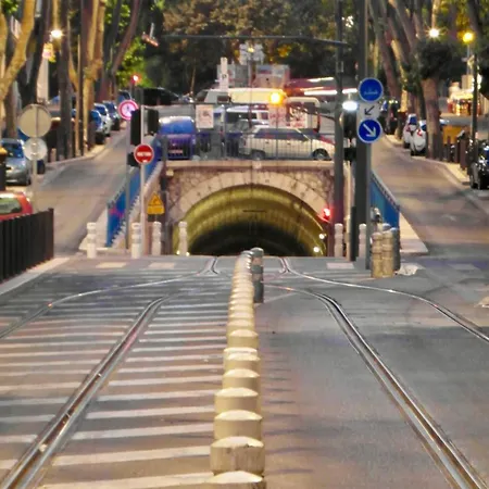 Un Au Centre-ville Avec Cour Prive De 35m Marseille