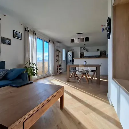 T2 With Wifi And Balcony In * Marseille