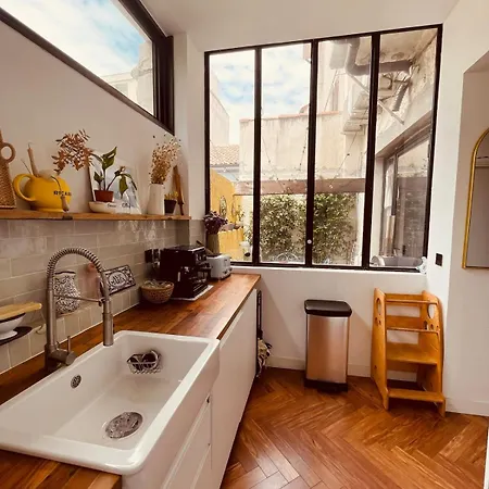 House With Patio In Camas Marseille