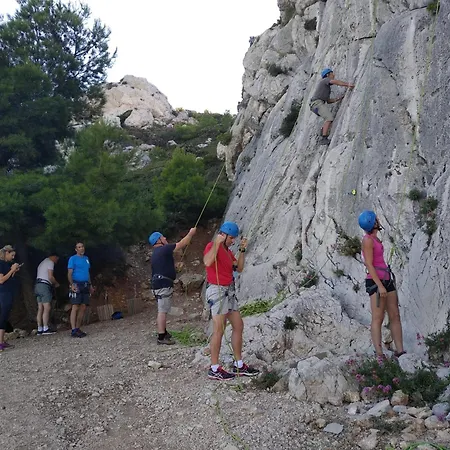 Appartement Morgiou Sormiou T4 Climatise Familial - 3 - Terrasse Bois - Jardin Privatif - Calanques A Pied - Plages & Velodrome A 10 Min - Ideal Familles & Randonneurs & Grimpeurs - Escalade A 5 Min - Sud Marseille