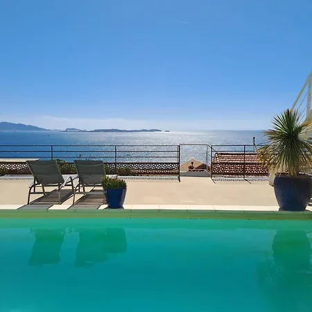 Les 1 Vue Piscine Guest house