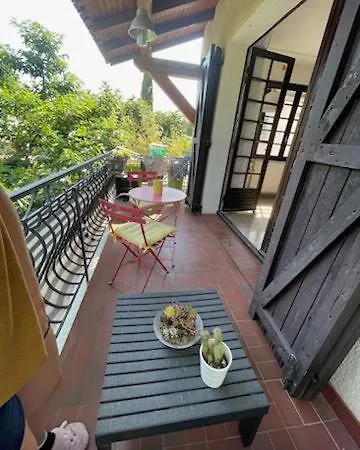 De 13 Apartment *