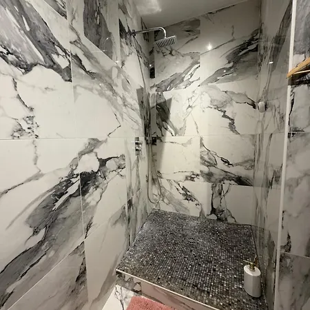 2 Proche Apartment *