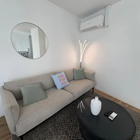 2 Proche Apartment