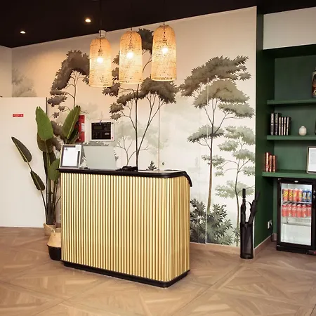 Le M Hotel