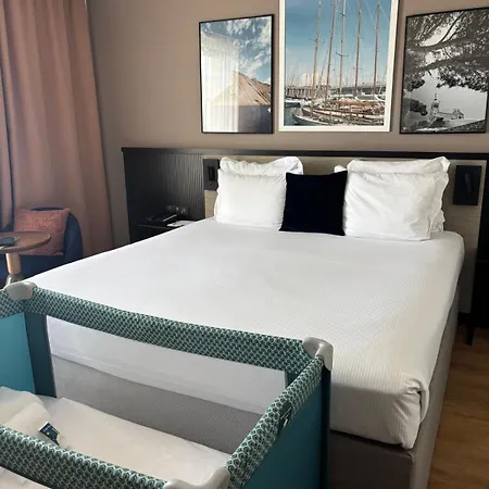 M 4* Marseille