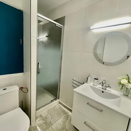 Proche De La Joliette Et Des Terrasses Du Port Appartement *
