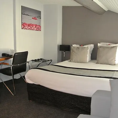 Kyriad Centre Paradis-prefecture Hotel