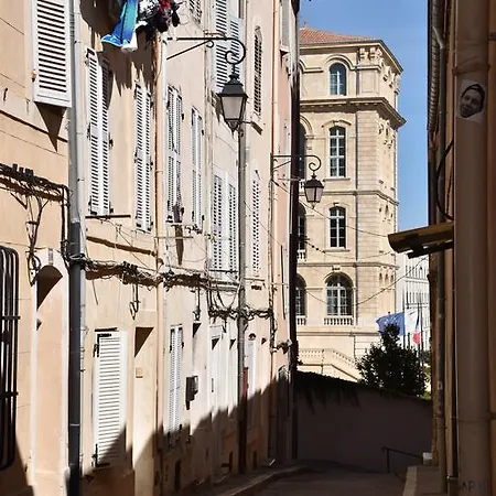 Sous Le Clocher Apartment