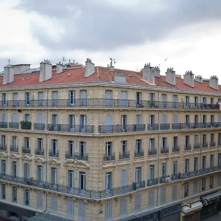 Les Du Vieux-port: Haussmannien Marseille