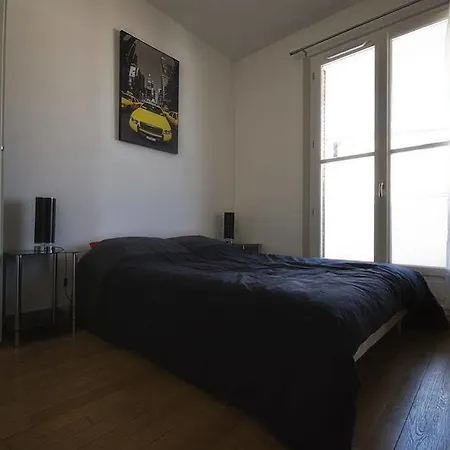 Les Du Vieux-port: Haussmannien Apartment *